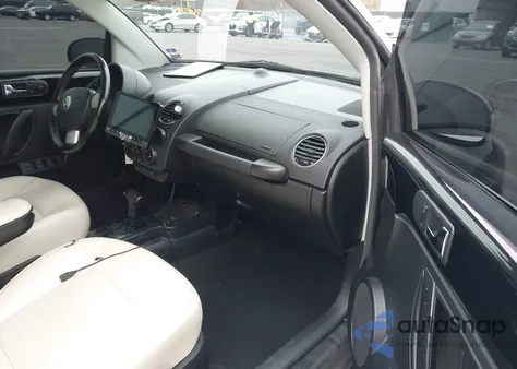 2010 Volkswagen New Beetle 2.5L from USA, damaged, VIN 3VWRW3AL7AM002890